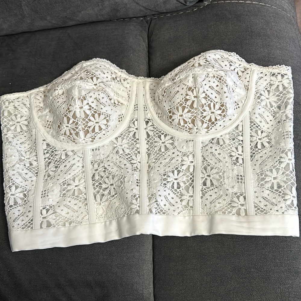 Alexander mcqueen cropped bustier top in lace, size IT 42